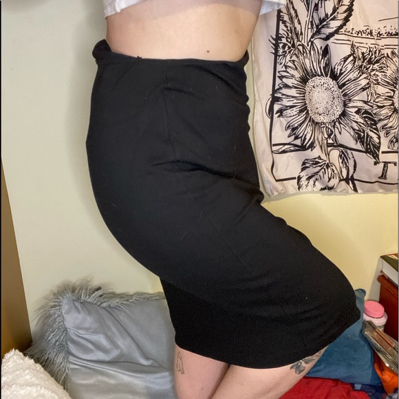 2 pencil skirts - Picture 6 of 6
